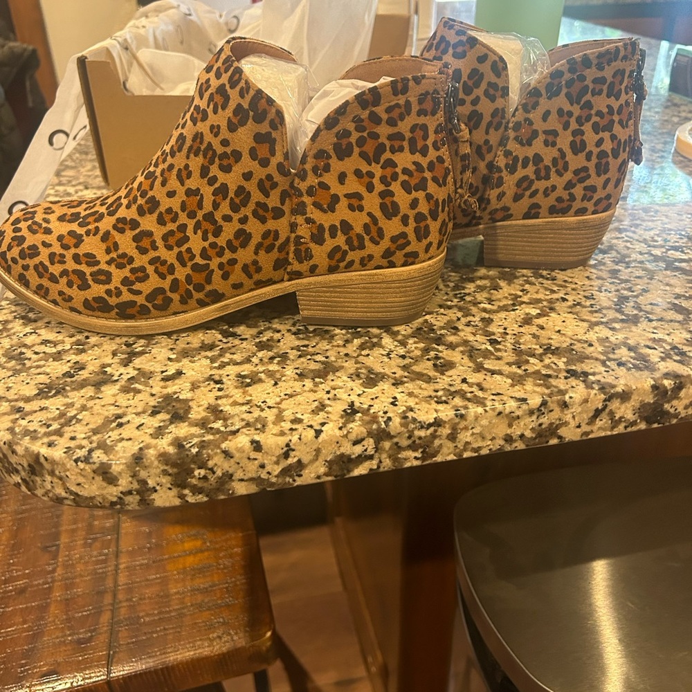 Journee collection footwear bootie